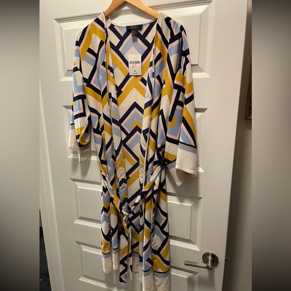 Fun print cover with tie - Picture 7 of 7